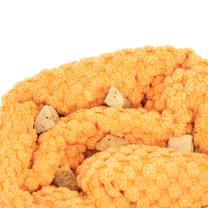 Calming Snail Snuffle Buddy for Dogs - Relieve Anxiety & Boredom with Soft Enrichment Play, Strengthening the Bond Through Interactive Hide-and-Seek Fun